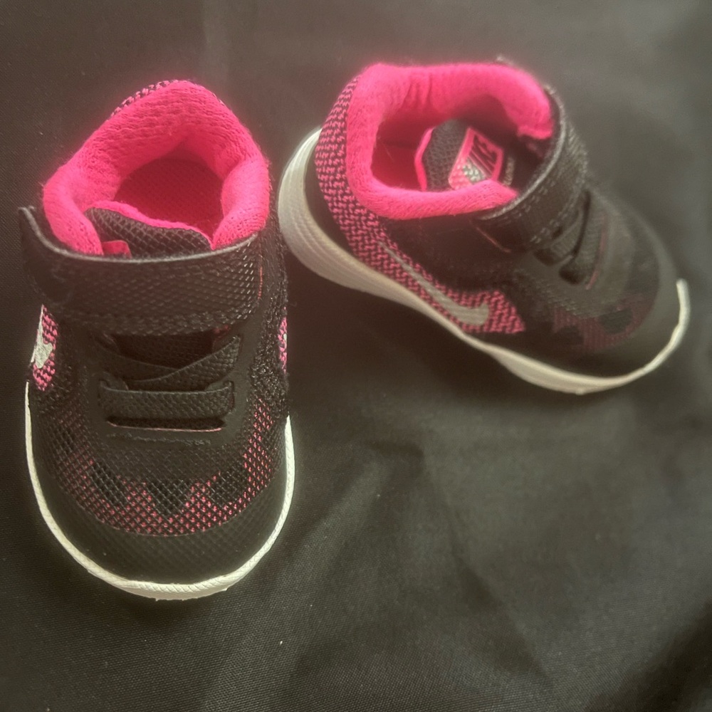 Nike pink shoes